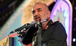 سردار سلامی: اگر دشمن دست از فتنه برندارد تعقیبش می‌کنیم و منافعش را به آتش می‌کشیم