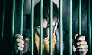 انتظار طولانی کودکان مجرم در دادگاه‌های انگلیس
