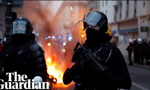 شدت یافتن درگیری معترضان در فرانسه با پلیس ضد شورش