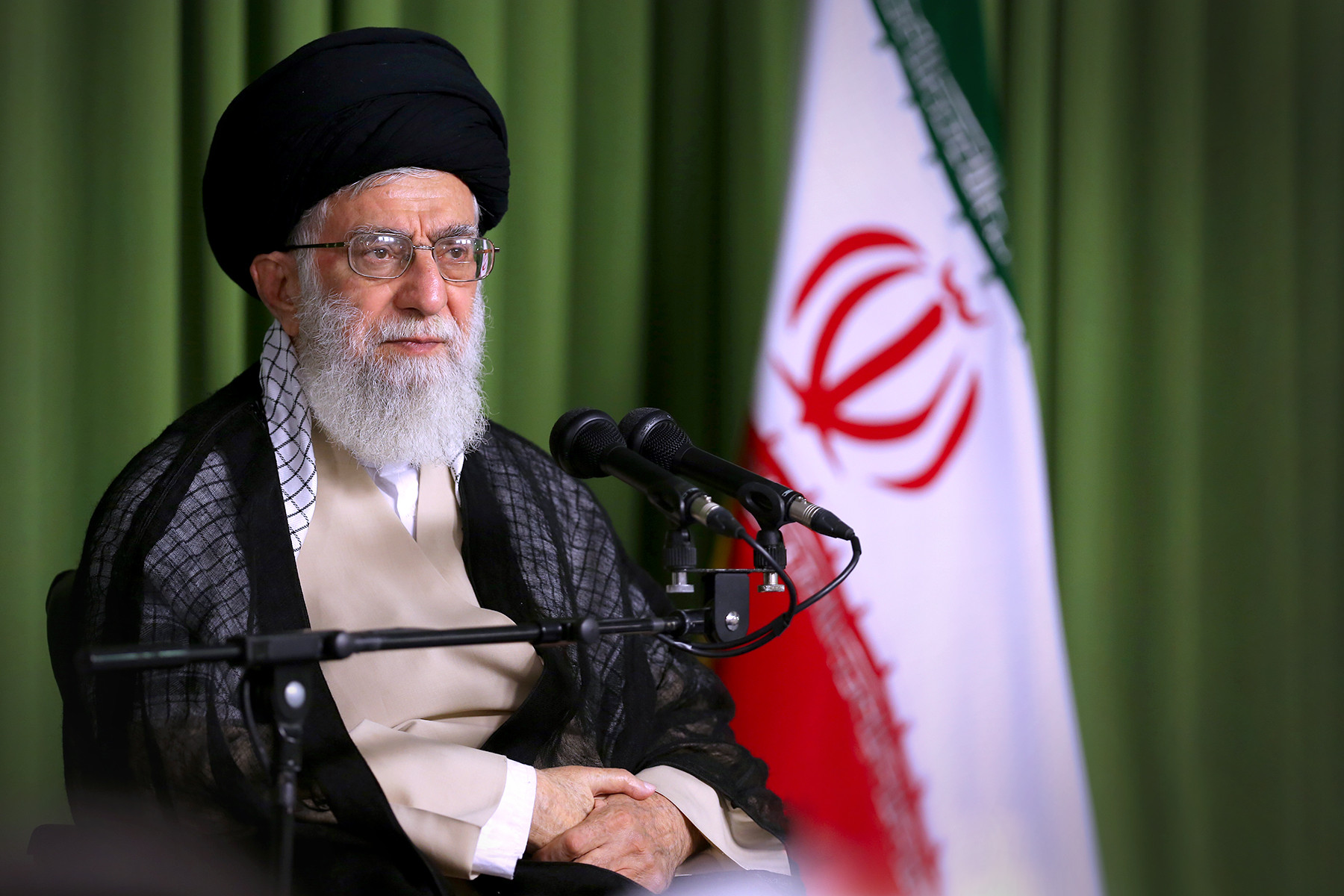 جمعه /اعتقاد به امام زمان یک بخشى از جهانبینىِ ادیان است /عدالت، خواستهى عمومى بشریّت از اوّل تا امروز و تا آخر است جمعه /اعتقاد به امام زمان یک بخشى از جهانبینىِ ادیان است /عدالت، خواستهى عمومى بشریّت از اوّل تا امروز و تا آخر است