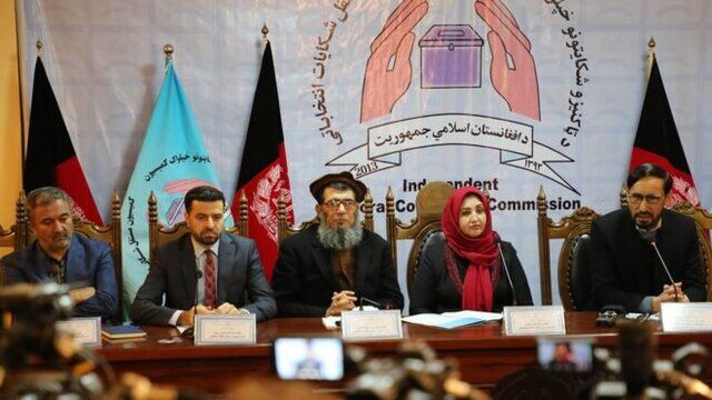 تیم عبدالله چهارهزار شکایت در کمیسیون انتخابات افغانستان ثبت کرد