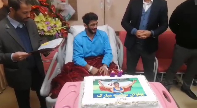 جشن 26 سالگی حسن یزدانی در بیمارستان جشن 26 سالگی حسن یزدانی در بیمارستان