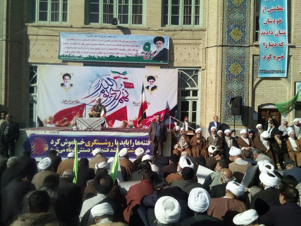 پیشنهاد مذاکره به دشمن در خفا احمقانه است/قطع امید از دشمنان راه پیروزی کشور است پیشنهاد مذاکره به دشمن در خفا احمقانه است/قطع امید از دشمنان راه پیروزی کشور است