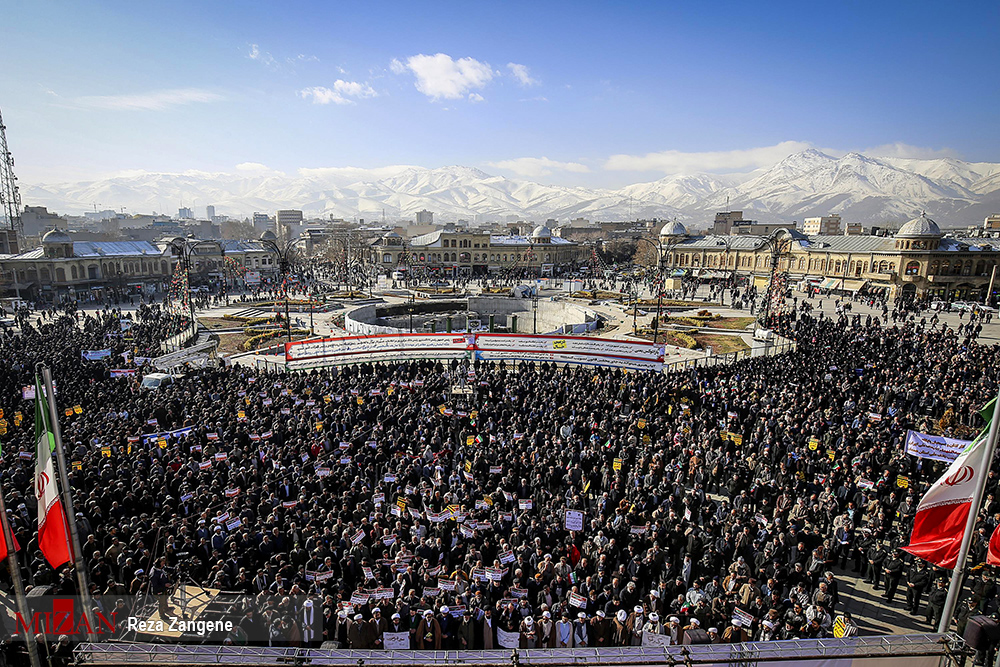 طنین فریاد «یاحسین» در میدان امام حسین