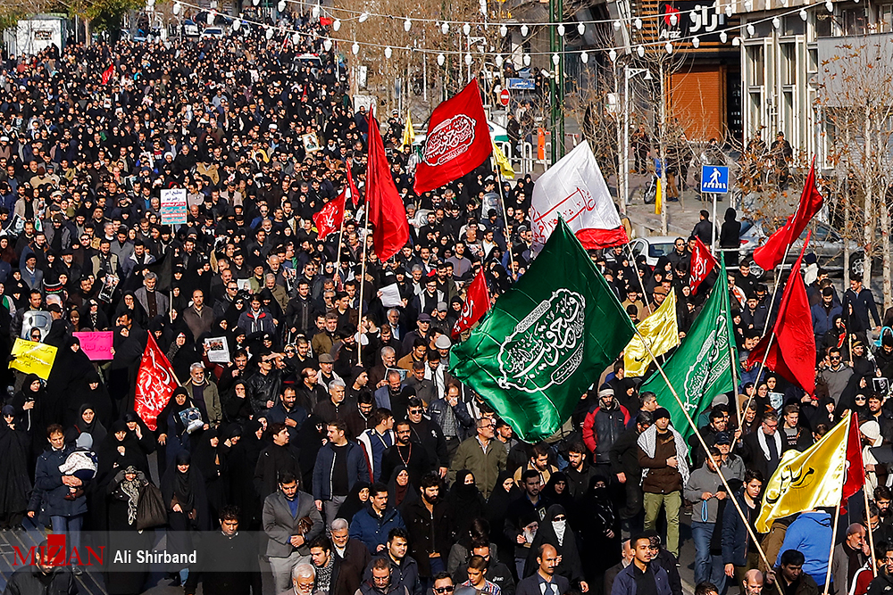 مردم کرمان، قم و تهران پیرو ترور سپهبد حاج قاسم سلیمانی به خیابانها آمدند مردم کرمان، قم و تهران پیرو ترور سپهبد حاج قاسم سلیمانی به خیابانها آمدند