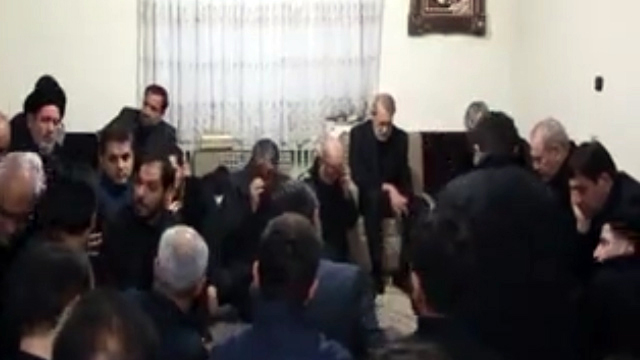 حضور مسئولان در منزل شهید قاسم سلیمانی حضور مسئولان در منزل شهید قاسم سلیمانی