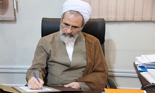 ابراز همدردی آیت الله اعرافی با خانواده یکی از جانباختگان سانحه هوایی