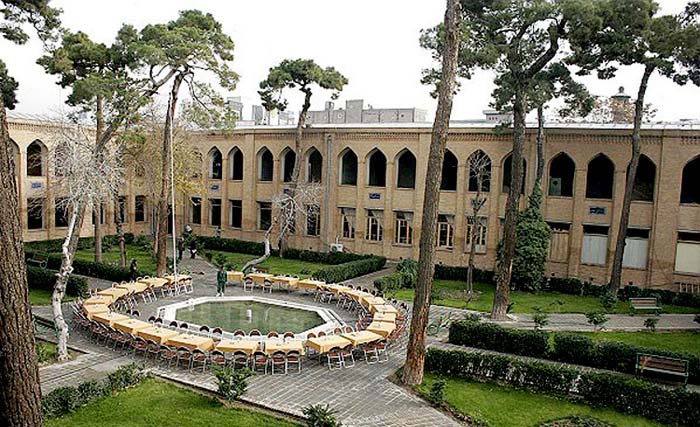 برخی از بناهای تاریخی ثبت ملی در اختیار مالکیت وزارت خانه هاست برخی از بناهای تاریخی ثبت ملی در اختیار مالکیت وزارت خانه هاست