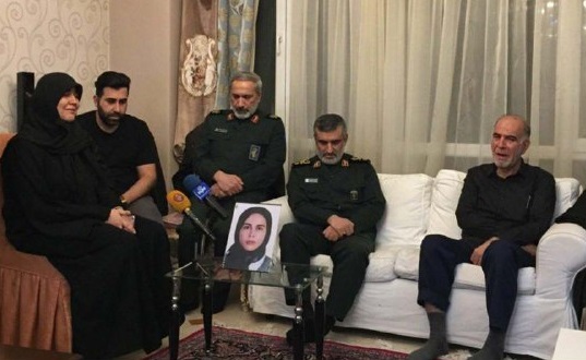 سردار حاجی‌زاده با خانواده یکی از شهدای هواپیمای اوکراینی دیدار کرد