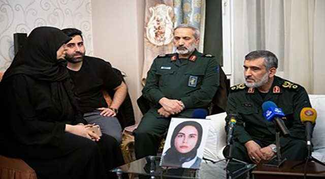 سردار حاجی زاده به خانواده شهیده فاطمه محمودی چه گذشت؟ سردار حاجی زاده به خانواده شهیده فاطمه محمودی چه گذشت؟