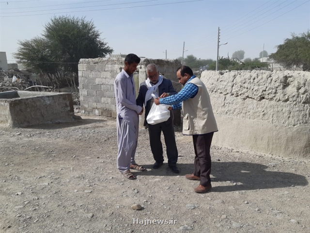 خدمات رسانی کارگزاران سازمان حج وزیارت به سیل زدگان/طبخ غذا برای بخشی از روستاییان استان سیستان و بلوچستان