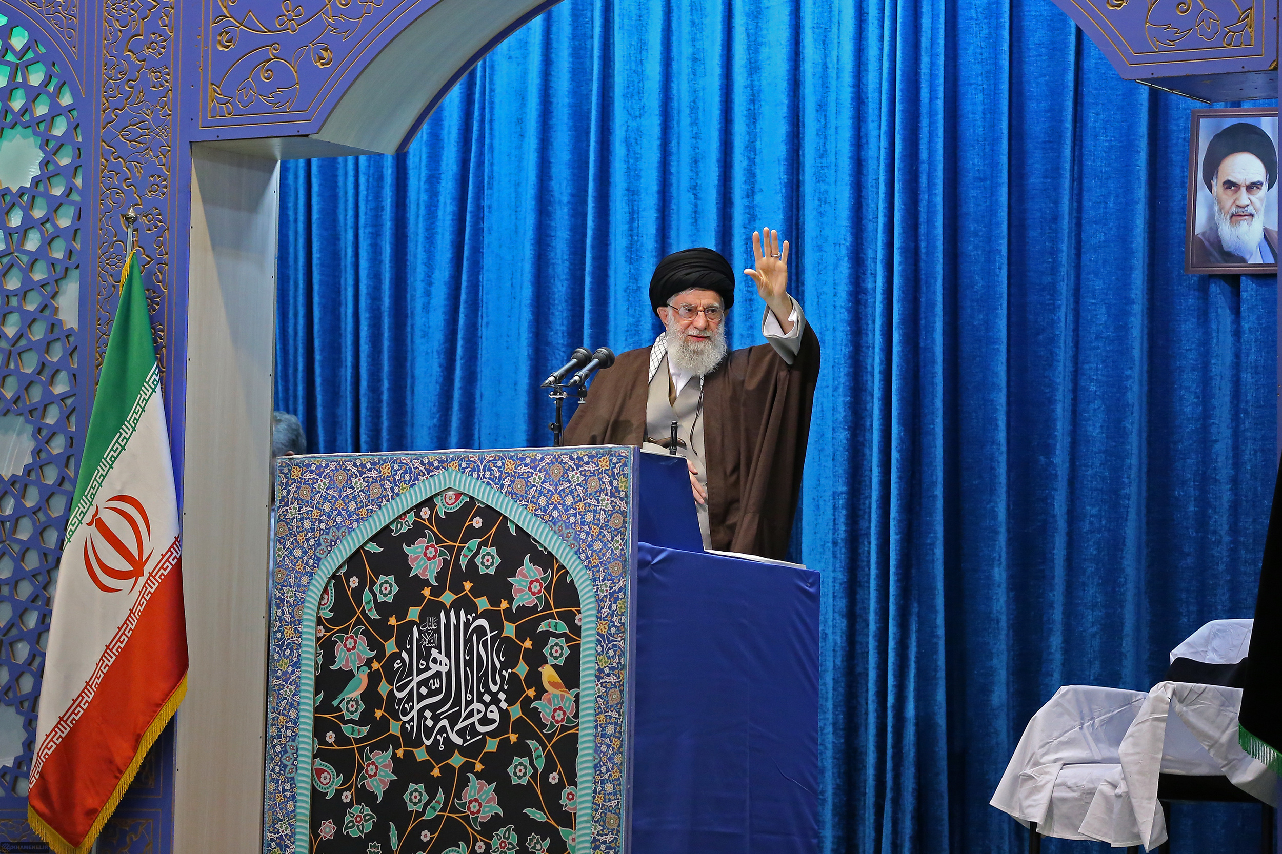 متن کامل خطبههای نماز جمعه تهران به امامت رهبر معظم انقلاب + عکس و صوت متن کامل خطبههای نماز جمعه تهران به امامت رهبر معظم انقلاب + عکس و صوت