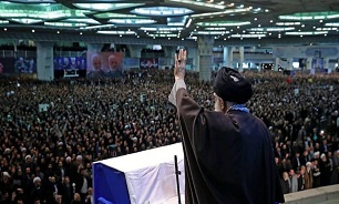 رهبر معظم انقلاب امروز در نماز جمعه تهران از سلاح قناصه (تک تیرانداز) استفاد کردند؟ رهبر معظم انقلاب امروز در نماز جمعه تهران از سلاح قناصه (تک تیرانداز) استفاد کردند؟