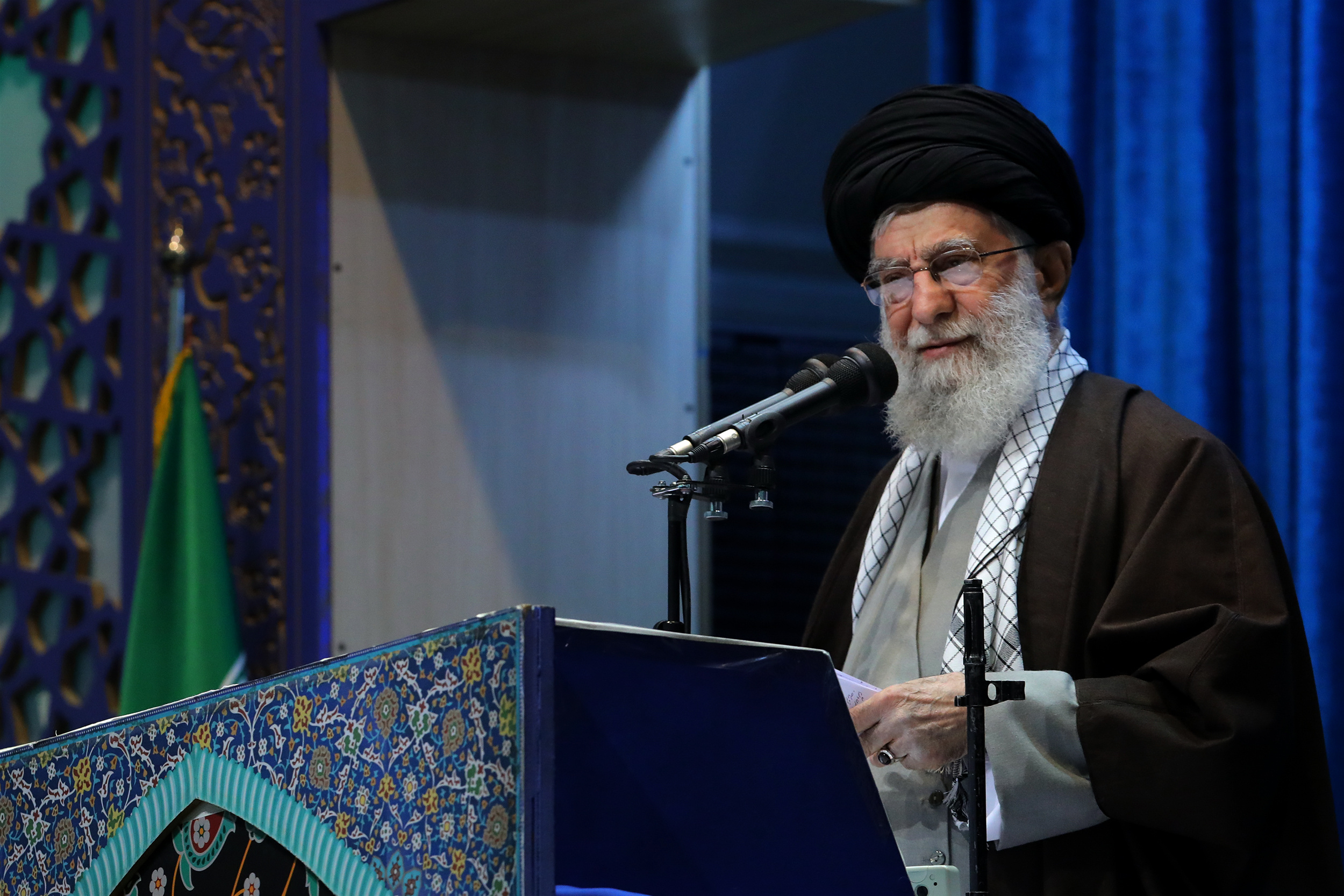 متن کامل خطبههای نماز جمعه تهران به امامت رهبر معظم انقلاب + عکس و صوت متن کامل خطبههای نماز جمعه تهران به امامت رهبر معظم انقلاب + عکس و صوت