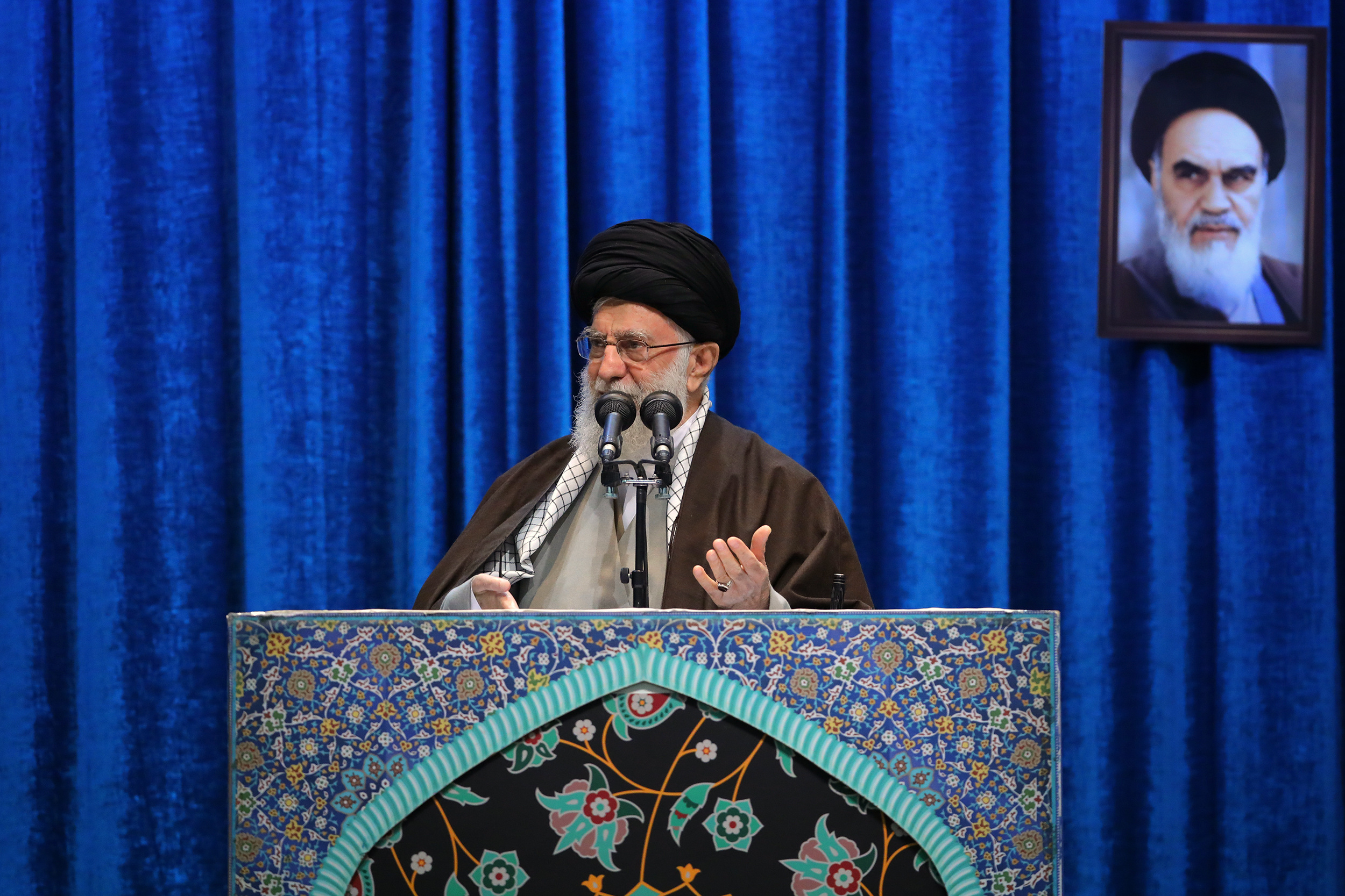 متن کامل خطبههای نماز جمعه تهران به امامت رهبر معظم انقلاب + عکس و صوت متن کامل خطبههای نماز جمعه تهران به امامت رهبر معظم انقلاب + عکس و صوت