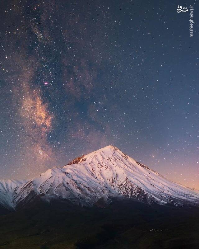 نمایی تماشایی از کهکشان راه شیری بر فراز قله دماوند +عکس نمایی تماشایی از کهکشان راه شیری بر فراز قله دماوند +عکس