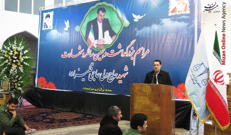مردم در راه مبارزه با فساد، دستگاه قضایی را یاری کنند