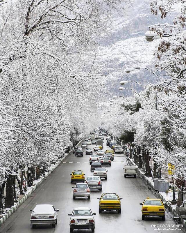 نمایی دیدنی از یک روز برفی در بلوار طاق بستان +عکس نمایی دیدنی از یک روز برفی در بلوار طاق بستان +عکس