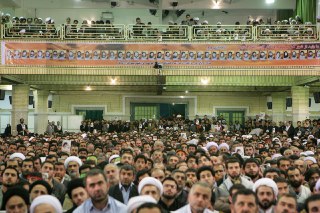 درسهای گذشته این کمک را به ما میکند که راهمان را بفهمیم، بشناسیم، کمینها را بشناسیم، کمینکردهها را بشناسیم درسهای گذشته این کمک را به ما میکند که راهمان را بفهمیم، بشناسیم، کمینها را بشناسیم، کمینکردهها را بشناسیم