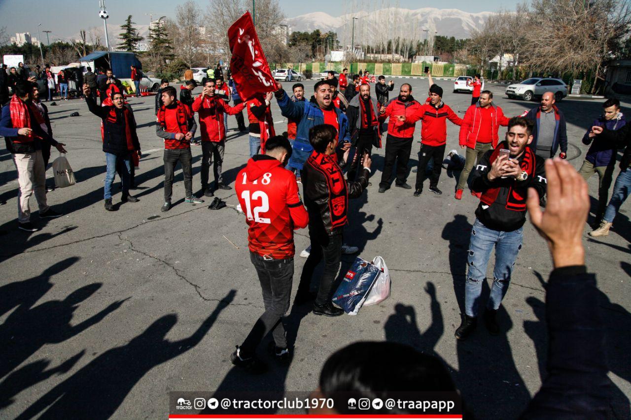 حضور پرتعداد هوداران تراکتور در ورزشگاه آزادی پیش از بازی با پرسپولیس + عکس