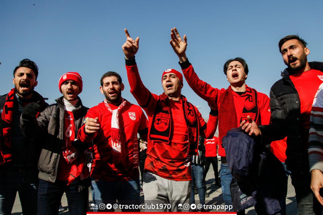 حضور پرتعداد هوداران تراکتور در ورزشگاه آزادی پیش از بازی با پرسپولیس + عکس