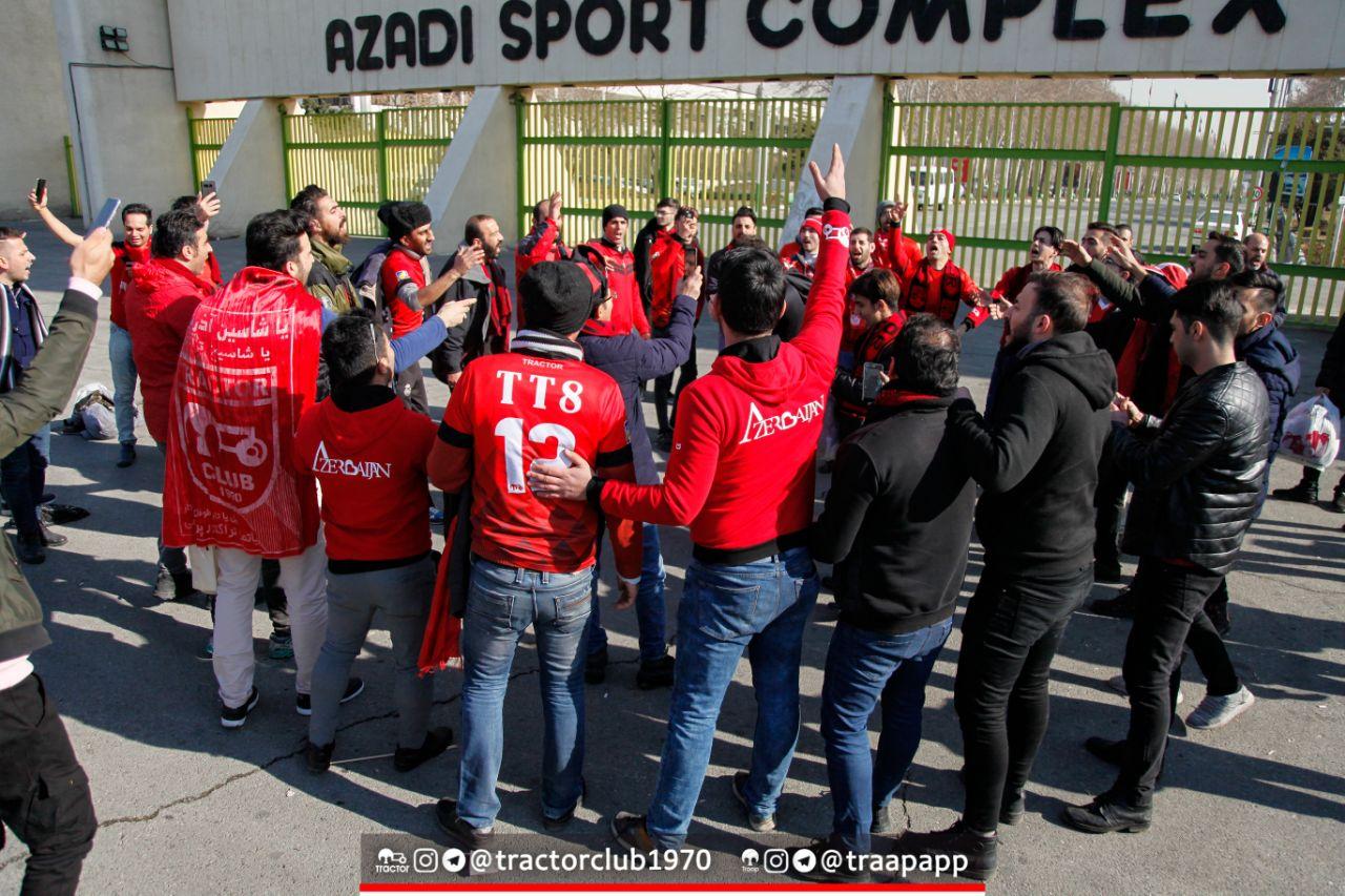حضور پرتعداد هوداران تراکتور در ورزشگاه آزادی پیش از بازی با پرسپولیس + عکس