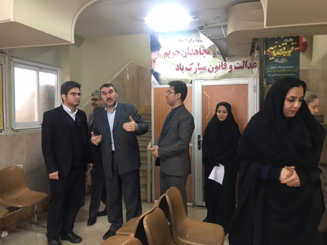 بازدید از پیش اعلام نشده رئیس شورا‌های حل اختلاف استان تهران از مجتمع‌های شماره ۱۴ و ۱۵ شورای حل اختلاف تهران