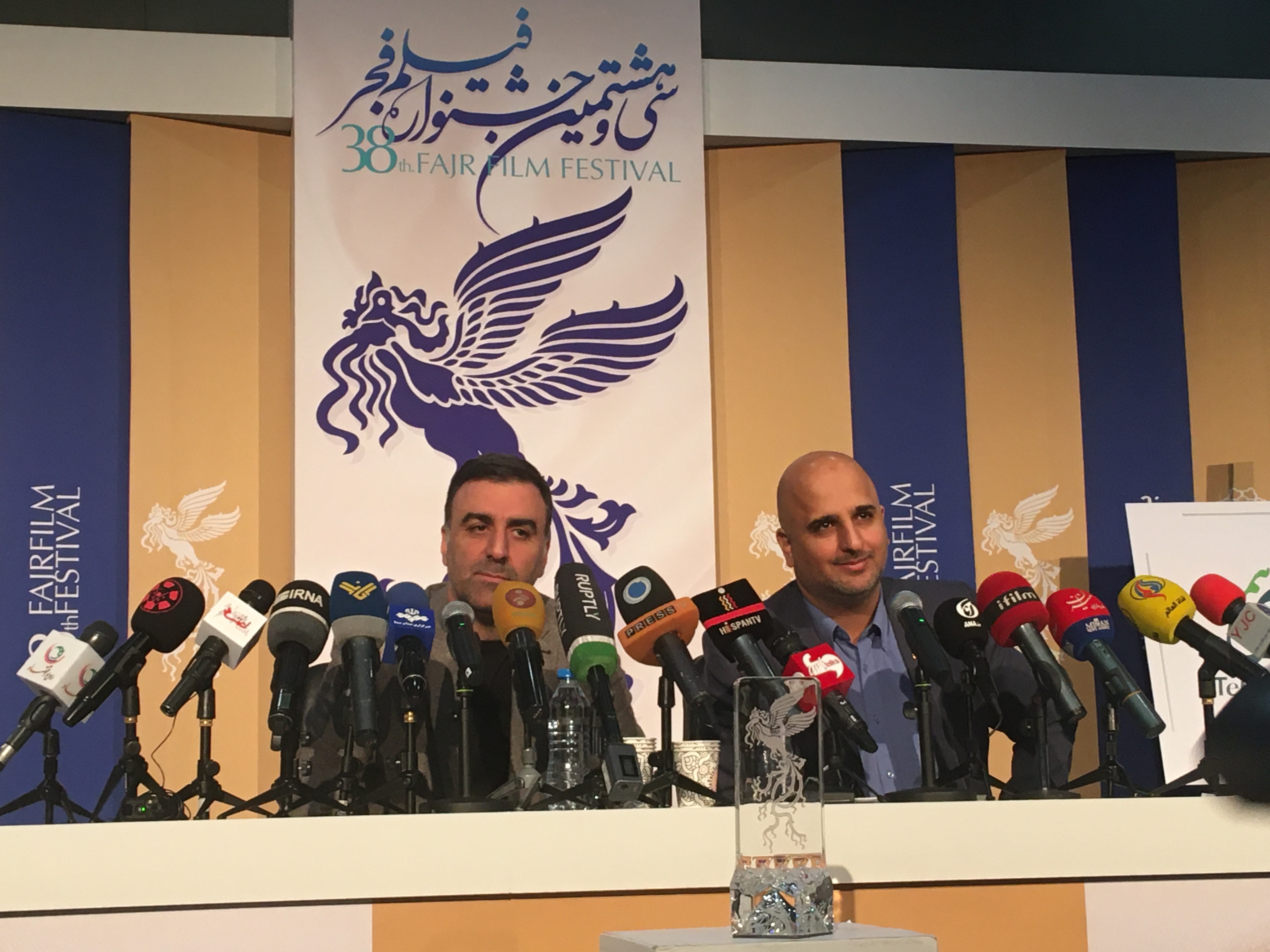 داروغه زاده: استقبال مردمی از جشنواره فیلم فجر ۳۸ بینظیر بود/رسانههای غربی برای تحریم جشنواره تلاش کردند، اما شکست خوردند داروغه زاده: استقبال مردمی از جشنواره فیلم فجر ۳۸ بینظیر بود/رسانههای غربی برای تحریم جشنواره تلاش کردند، اما شکست خوردند