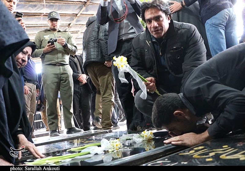 بازیگران معروف بر سرمزار حاج قاسم بازیگران معروف بر سرمزار حاج قاسم