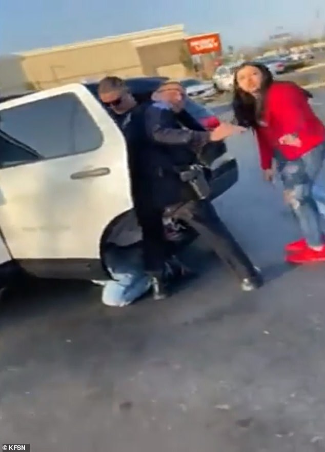 رفتار خشونت آمیز پلیس آمریکا با جوان بیمار رفتار خشونت آمیز پلیس آمریکا با جوان بیمار