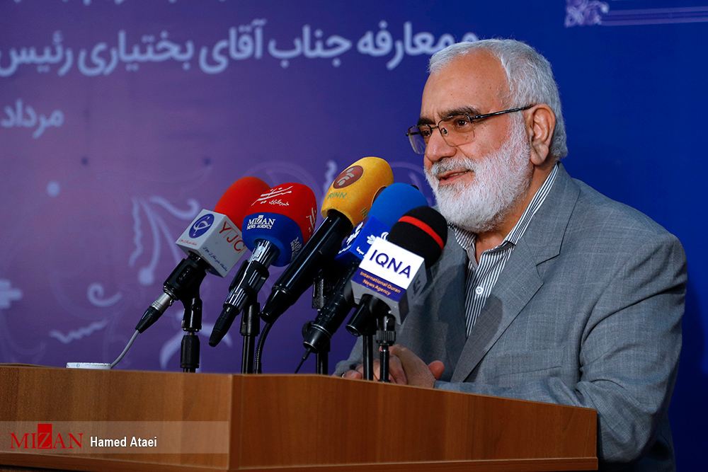 قلب امام (ره) برای محرومان میتپید/ تا آخرین قطره خون مدافع انقلاب، رهبری و ولایت هستیم