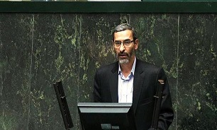 دولت بر روی کالا‌های اساسی برنامه و قیمت‌گذاری مناسبی داشته باشد