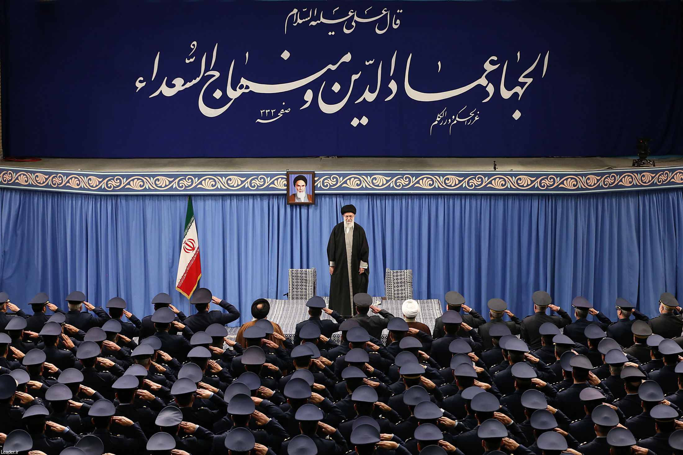 رهبر انقلاب: باید قوی شویم تا جنگ نشود و تهدید دشمن تمام شود رهبر انقلاب: باید قوی شویم تا جنگ نشود و تهدید دشمن تمام شود