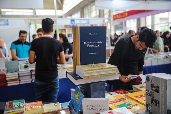 فضای کتاب و کتابخوانی در جامعه ما به حاشیه رانده شده است/ انتشاراتیها برخی کتابها در از طریق فضای مجازی و اینستاگرام به مردم معرفی میکنند فضای کتاب و کتابخوانی در جامعه ما به حاشیه رانده شده است/ انتشاراتیها برخی کتابها در از طریق فضای مجازی و اینستاگرام به مردم معرفی میکنند