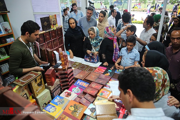 جذابیت فضا مجازی افراد را کتاب غافل کرده است/ رواج تکثیر کتاب به شیوه غیر مجاز معضل فضای نشر امروز است جذابیت فضا مجازی افراد را کتاب غافل کرده است/ رواج تکثیر کتاب به شیوه غیر مجاز معضل فضای نشر امروز است
