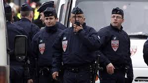 پلیس فرانسه مدعی حمله حامی داعش به یک معلم در حومه پاریس شد