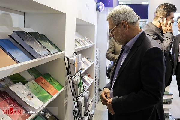 زمانی مناسب برای آشتی با کتاب /حضور فناوری و وجود کتابهای الکترونیک بستری برای افزایش سرانه مطالعه است زمانی مناسب برای آشتی با کتاب /حضور فناوری و وجود کتابهای الکترونیک بستری برای افزایش سرانه مطالعه است