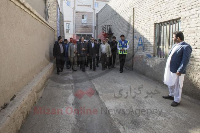 بازدید وزیر بهداشت از منزل مقام معظم رهبری در ایرانشهر در زمان تبعید بازدید وزیر بهداشت از منزل مقام معظم رهبری در ایرانشهر در زمان تبعید
