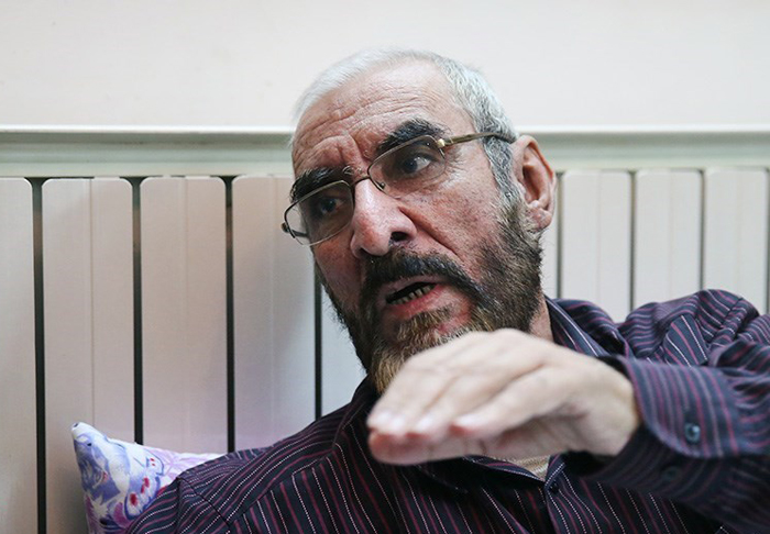 «فرج الله سلحشور» کماکان قادر به راه رفتن نیست «فرج الله سلحشور» کماکان قادر به راه رفتن نیست