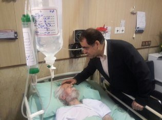 عیادت وزیر بهداشت از شاعر انقلاب
