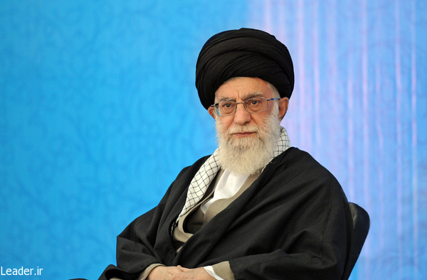 رهبر معظم انقلاب اسلامی در پاسخ به نامه رئیس‌جمهور:ابراز خرسندی از عقب نشینی طرفهای مقابل در برابر مقاومت ملت و کوششهای مذاکره کنندگان/ همین اندازه دستاورد بر اثر مقاومت به‌دست آمده است/ لازمه گشایش در معیشت مردم تلاش بی‌وقفه در جهت اقتصاد مقاومتی است/ از خدعه و نقض عهد امریکا غفلت نشود