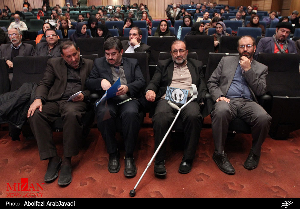 مومنی‌شریف: نویسندگان به پژواك بین‌المللی انقلاب توجه كنند/ مرحوم فردی نوشتن از انقلاب را وظیفه همه داستان‌نویسان كشور می‌دانست