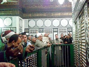 وزارت اوقاف مصر مقام امام حسین را به روی زائران می‎بندد