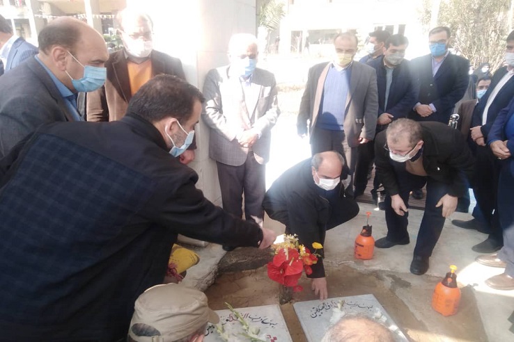 حضور کارکنان وزارت کشور در مراسم عطرافشانی مزار شهدای گمنام حضور کارکنان وزارت کشور در مراسم عطرافشانی مزار شهدای گمنام