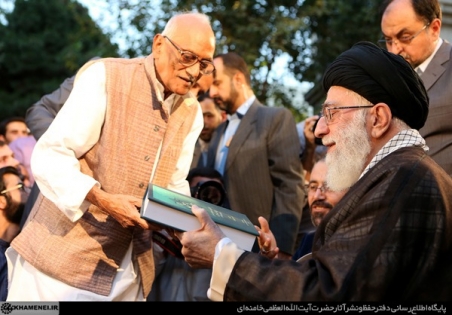 دیدار جمعی از اهالی شعر و ادب با رهبر انقلاب