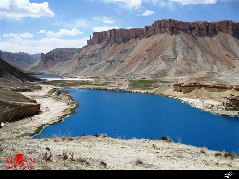 دریاچه عمیق و زیبای دریاچه عمیق و زیبای