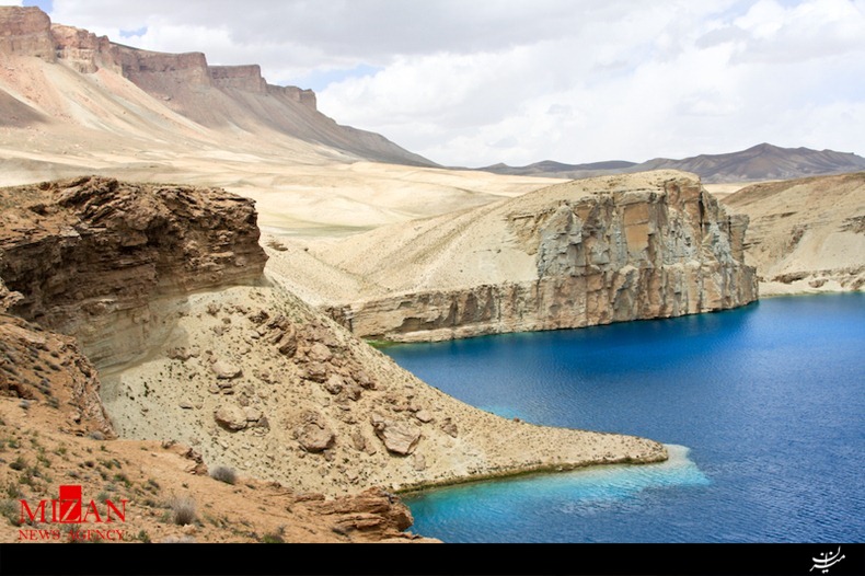 دریاچه عمیق و زیبای دریاچه عمیق و زیبای