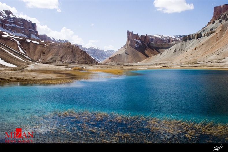 دریاچه عمیق و زیبای دریاچه عمیق و زیبای