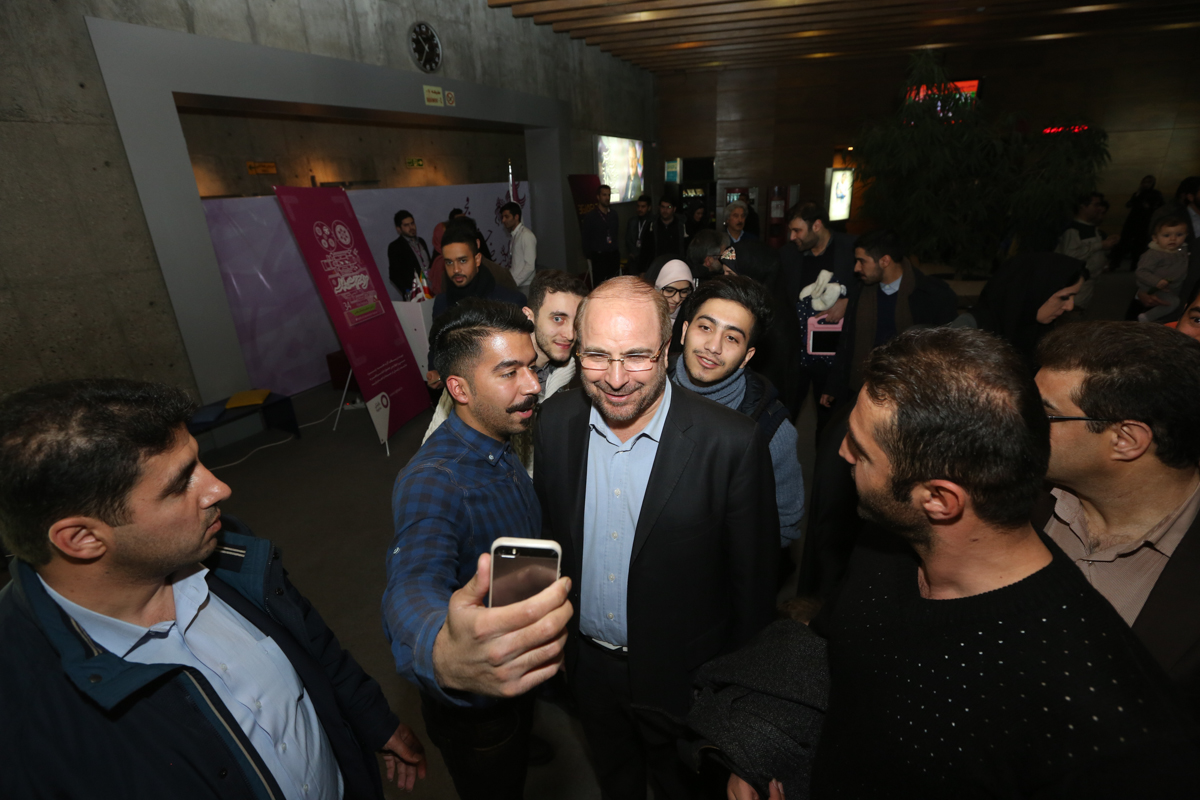 سلفی جشنوارهایها با شهردار تهران+ عکس سلفی جشنوارهایها با شهردار تهران+ عکس