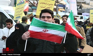 شلوغی جمعیت در مسیرهای منتهی به خیابان آزادی